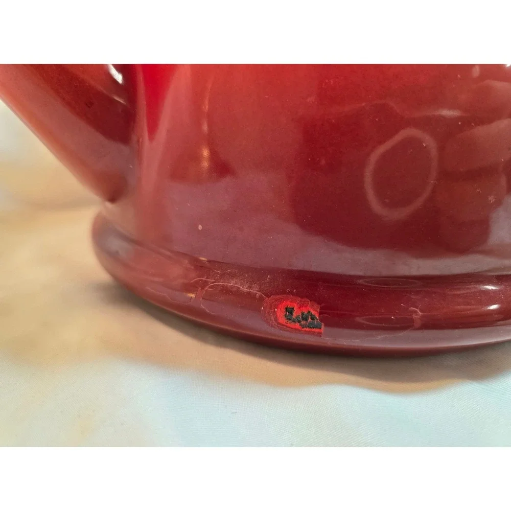 Le Creuset Zen Tea Kettle Red Enamel on Steel Stovetop 1.7 Quart Whistling 1.6L